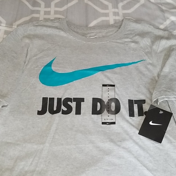 Nike Tee, Gray, Size Small - Picture 2 of 3